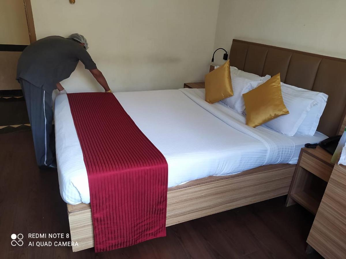 Hotel Plaza Bombay Extérieur photo