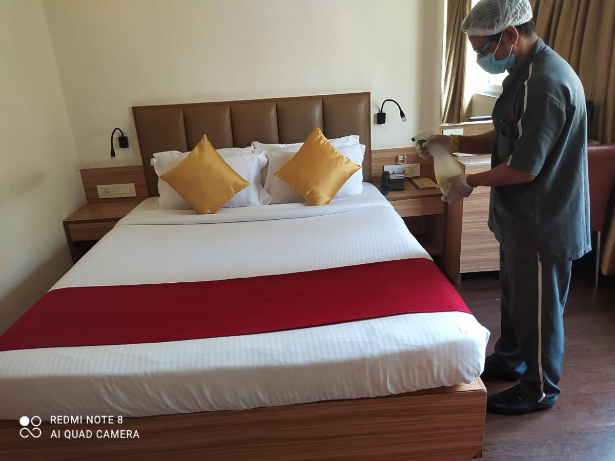 Hotel Plaza Bombay Extérieur photo
