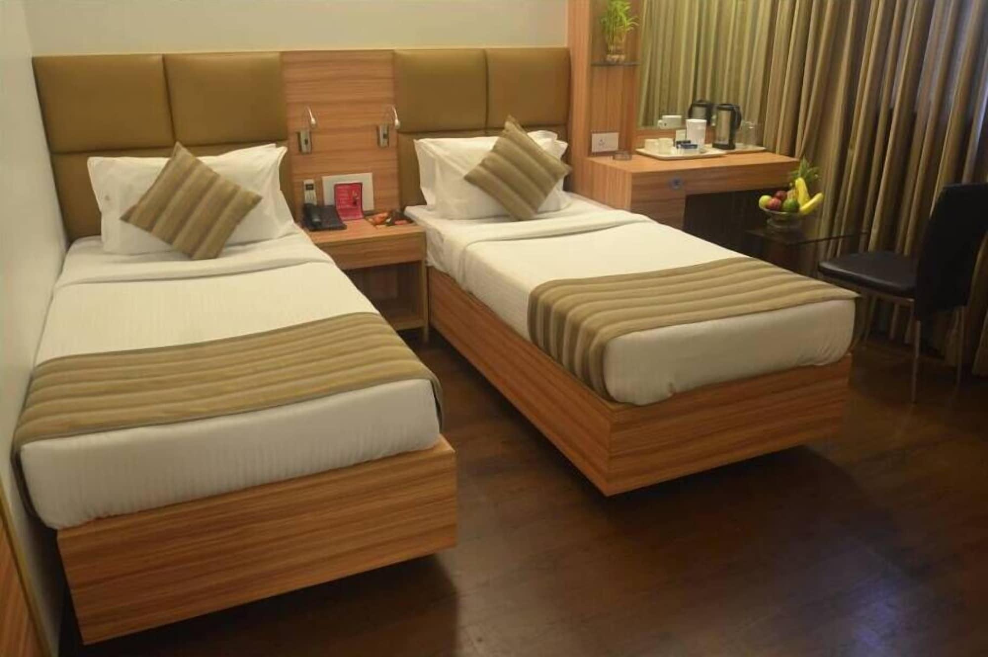 Hotel Plaza Bombay Extérieur photo